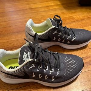 Nike Zoom Pegasus shoes, women’s 8.5